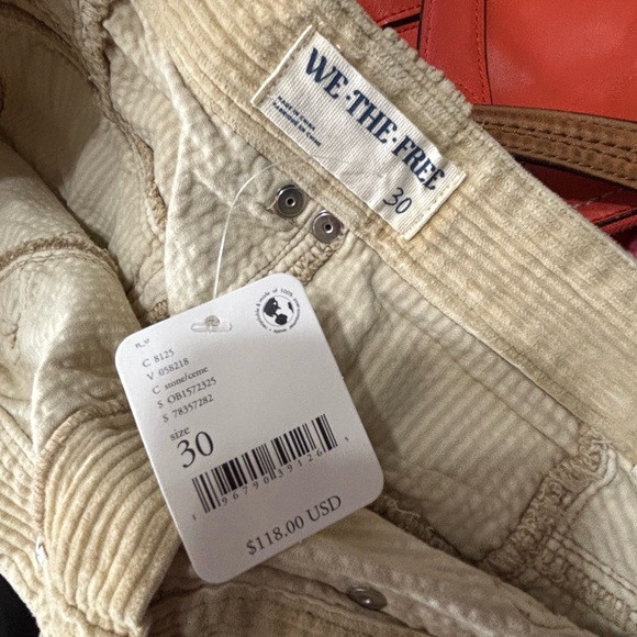 We The Free ✨ Welcome To The Party shorts - Picture 4 of 4